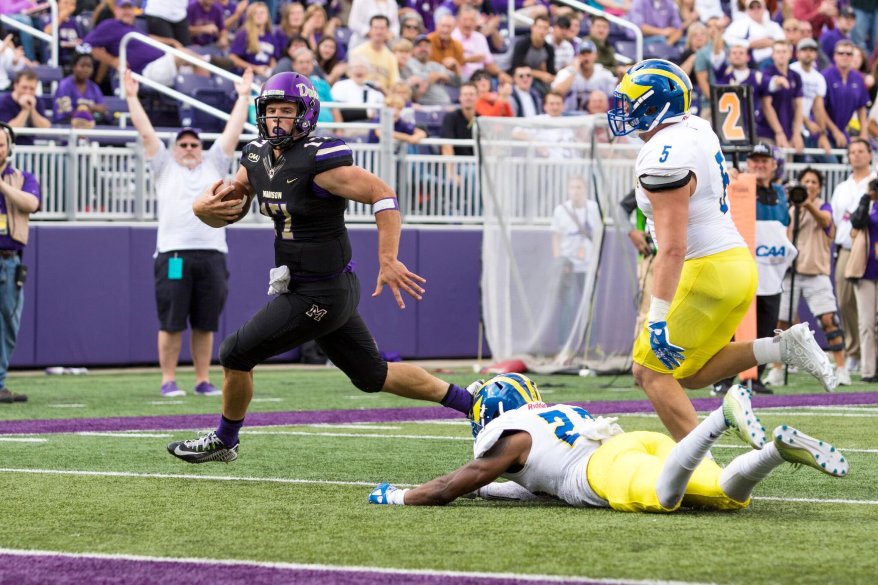 Bryan Schor scores a touchdown in the Dukes' 43-20 win over Delaware